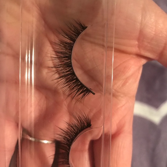 Lashes - Picture 7 of 8